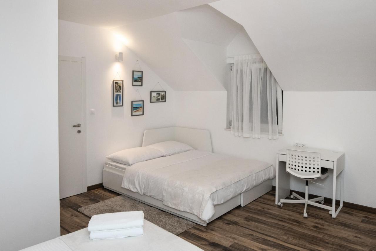 House Andro Villa พรีมอชเตน ภายนอก รูปภาพ